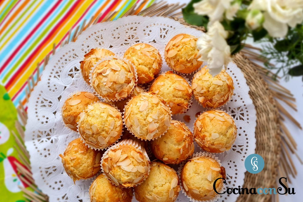 Esponjosas magdalenas de almendra , cápsulas de felicidad.